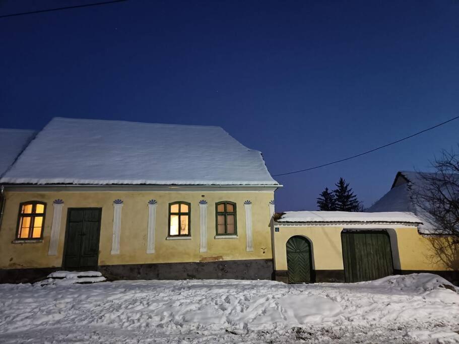 House By The Church - Entire House Crit Exterior foto